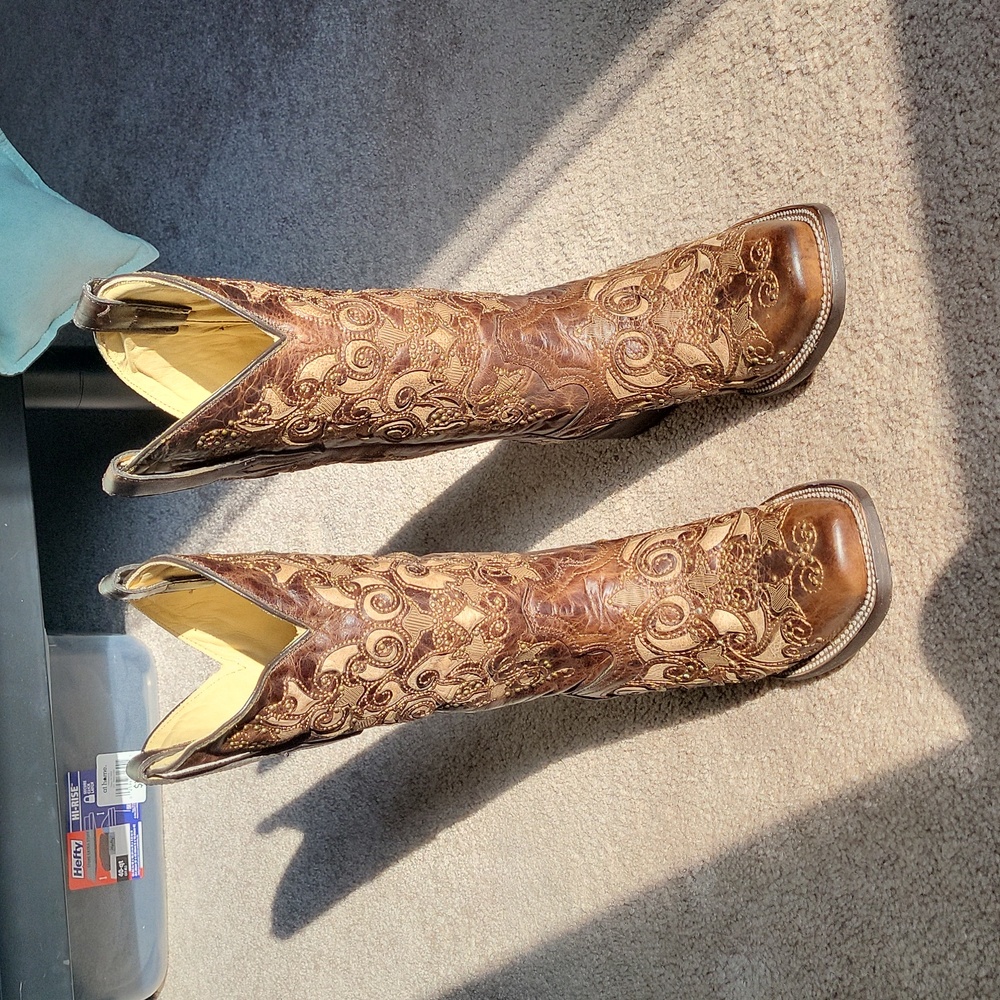Women's cowboy boots
